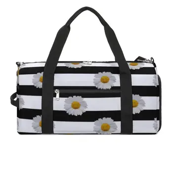 Спортивные сумки с белыми цветочными маргаритками, спортивная сумка для плавания в черно-белую полоску, большие красочные сумки, пара портативных сумок для фитнеса.